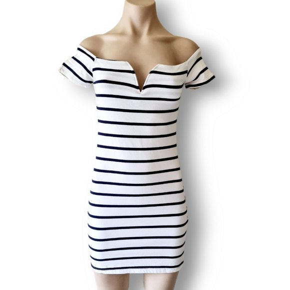 Ava Dresses & Skirts - Y2k Ava AU 8 white on or off-shoulder mini dress spilt open in centre of chest